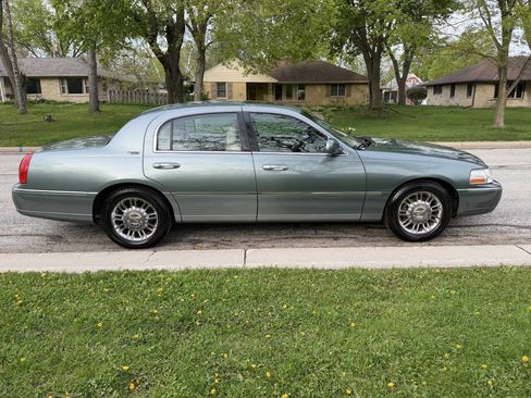 Used 2006 Lincoln Town Car Signature Limited RWD image 6