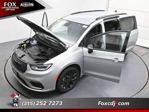 New 2026 Chrysler Pacifica Select w/ S Appearance Package image 33