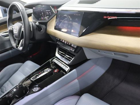 Used 2023 Audi e-tron GT Prestige AWD/4WD image 29