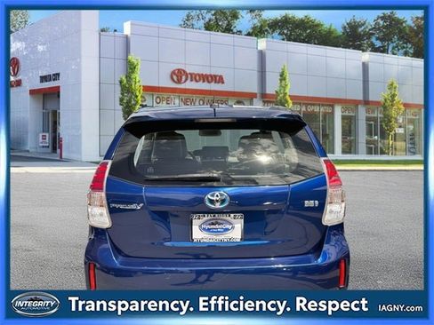 Used 2017 Toyota Prius V Four image 4