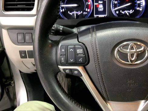 Used 2015 Toyota Highlander XLE AWD/4WD image 24
