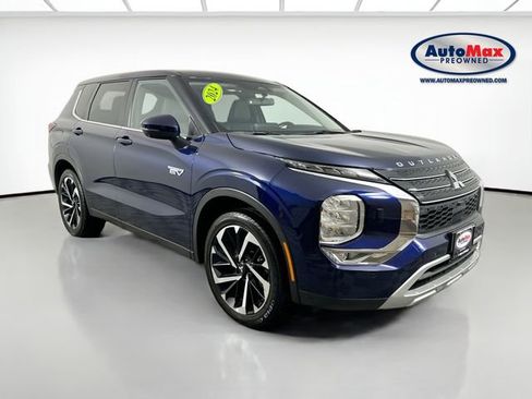 Used 2024 Mitsubishi Outlander SE image 1