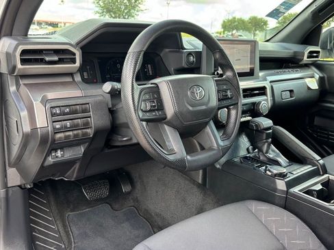 Certified 2025 Toyota Tacoma SR5 AWD/4WD image 11