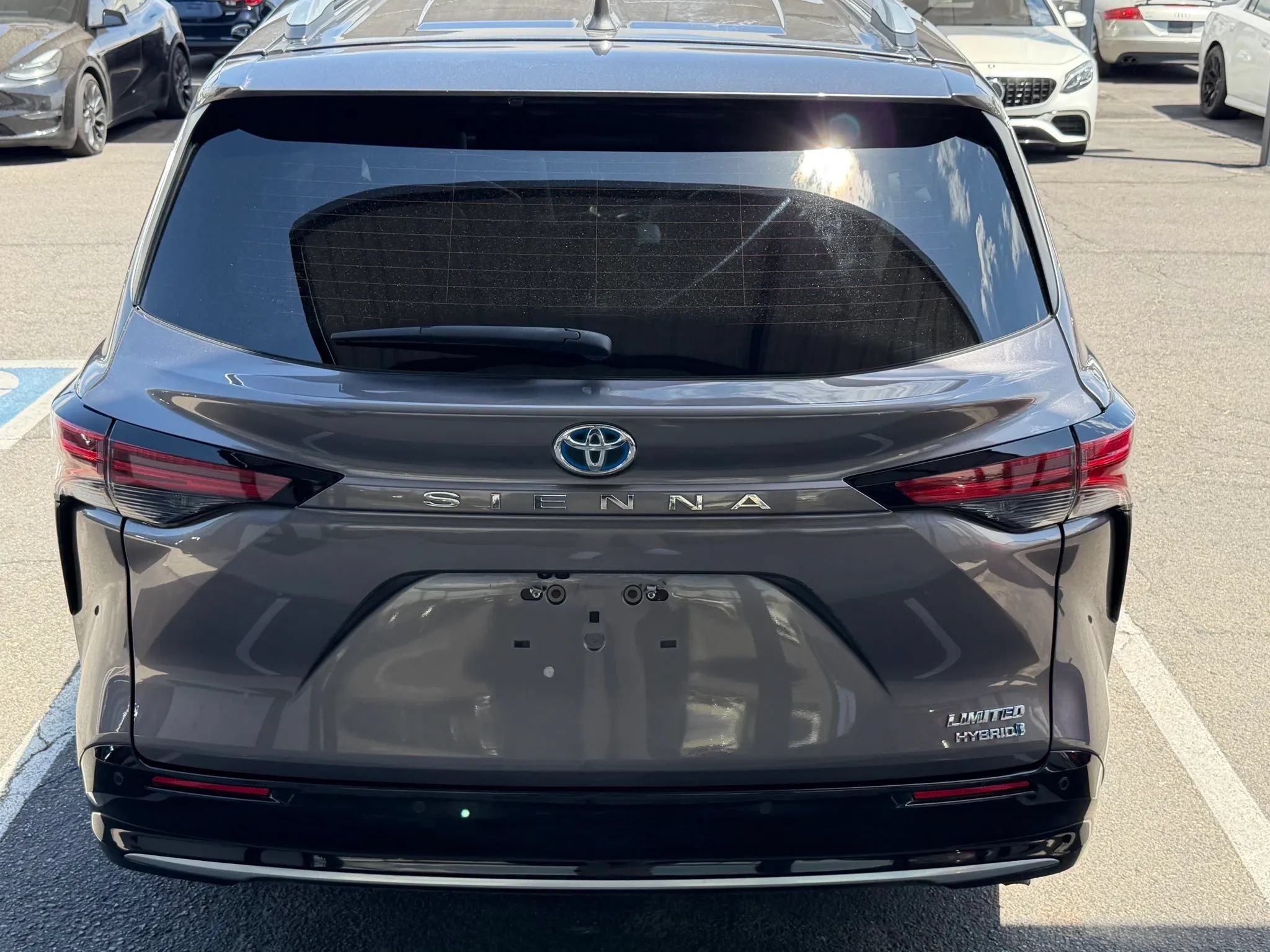 Used 2021 Toyota Sienna Limited FWD image 7