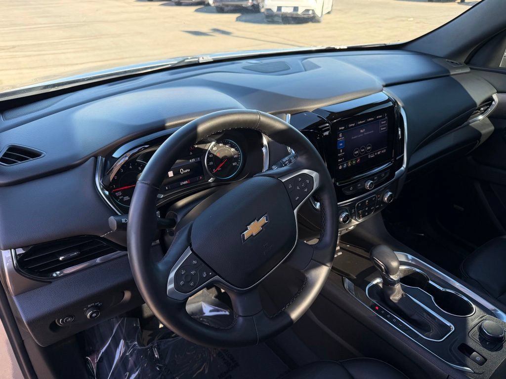 Used 2023 Chevrolet Traverse LT w/ LT Premium Package FWD image 19