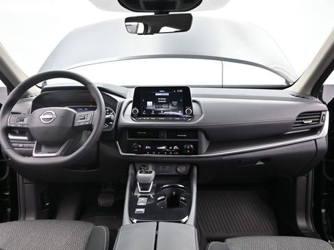 Certified 2026 Nissan Rogue SV FWD image 34