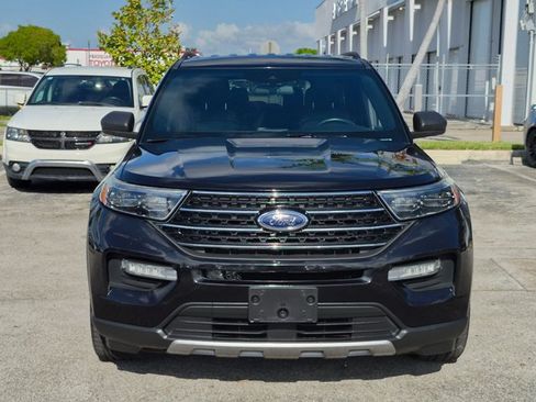 Used 2020 Ford Explorer XLT w/ Equipment Group 202A RWD image 2