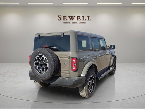 New 2025 Ford Bronco Outer Banks image 4