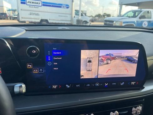 Used 2026 Chevrolet Traverse LT w/ Sun and Wheel Package image 13