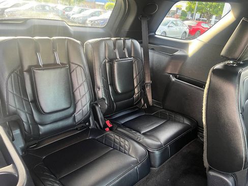 Used 2016 Ford Explorer Platinum AWD/4WD image 27