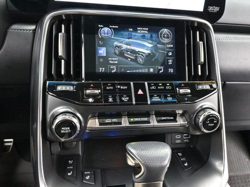 Used 2024 Lexus LX 600 F Sport image 27
