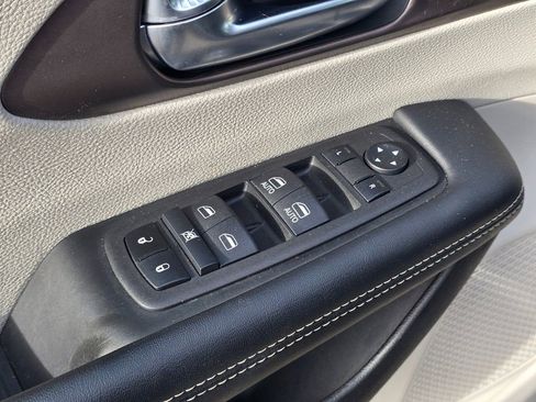 Used 2023 Chrysler Voyager LX FWD image 20