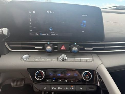 Used 2023 Hyundai Elantra SEL w/ Convenience Package FWD image 8