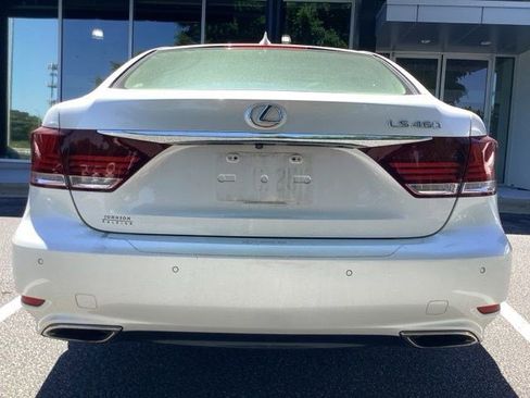 Used 2016 Lexus LS 460 w/ Comfort Package RWD image 3
