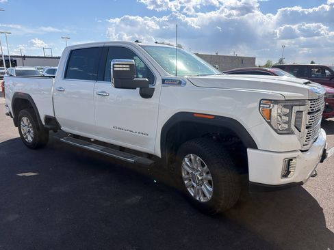 Used 2022 GMC Sierra 2500 Denali w/ Denali Ultimate Package AWD/4WD image 2
