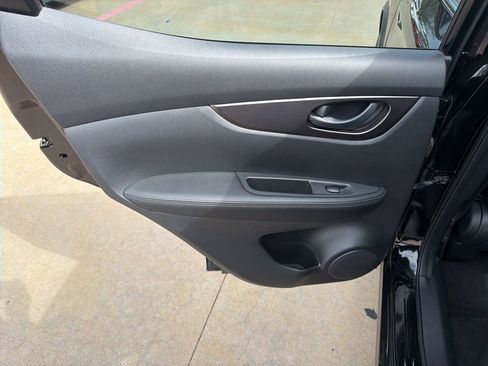 Used 2021 Nissan Rogue Sport S image 14