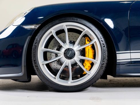 Used 2018 Porsche 911 GT3 RWD image 5