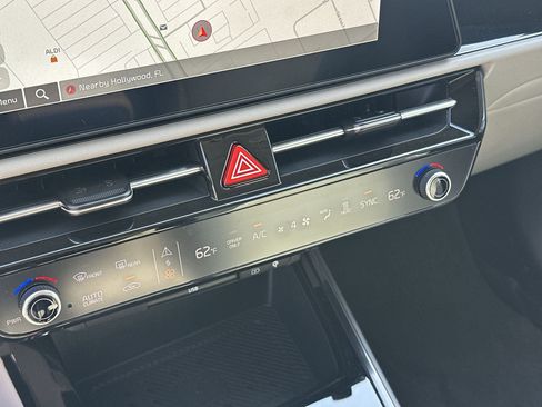 New 2025 Kia Niro Wave w/ Wave Preserve Package FWD image 18