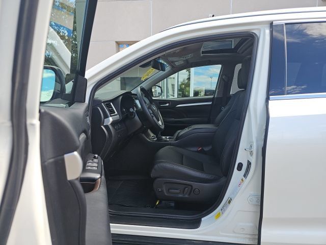 Used 2018 Toyota Highlander XLE AWD/4WD image 9