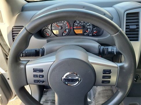 Used 2018 Nissan Frontier SV image 10