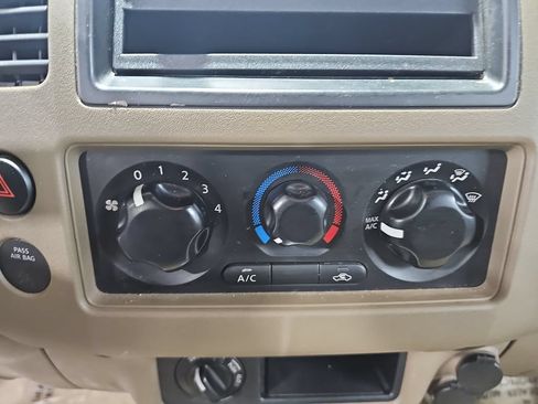 Used 2005 Nissan Frontier SE w/ (P01) Power Pkg AWD/4WD image 23