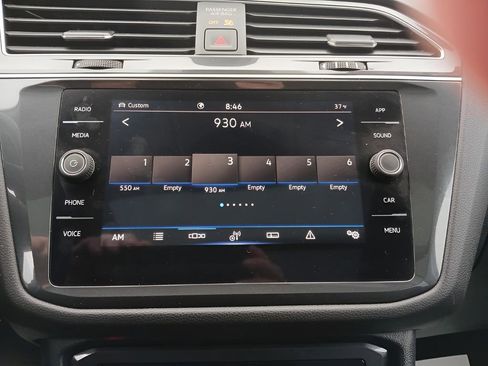 Used 2022 Volkswagen Tiguan SE image 18