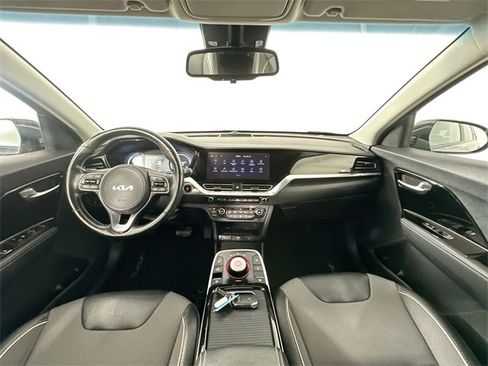 Used 2022 Kia Niro EX w/ Cold Weather Package image 3