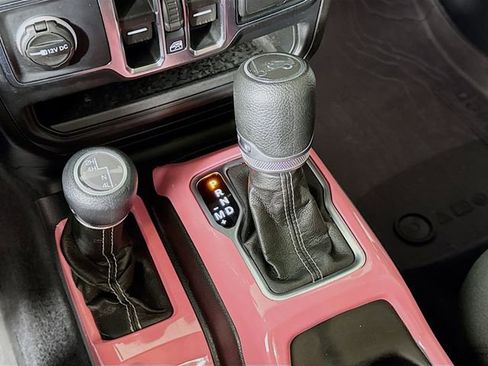 Used 2019 Jeep Wrangler Unlimited Sahara AWD/4WD image 18