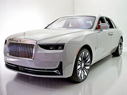 Used 2025 Rolls-Royce Ghost AWD/4WD image 2