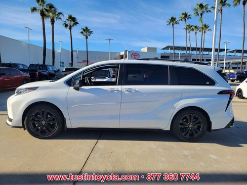 Certified 2023 Toyota Sienna XSE image 7