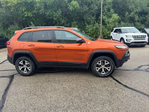 Used 2014 Jeep Cherokee Trailhawk w/ Cold Weather Group AWD/4WD image 4