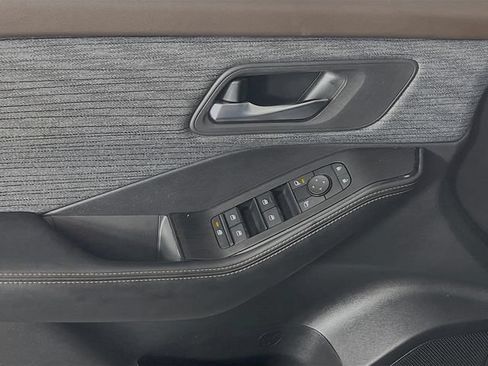 Used 2023 Nissan Rogue SV FWD image 18