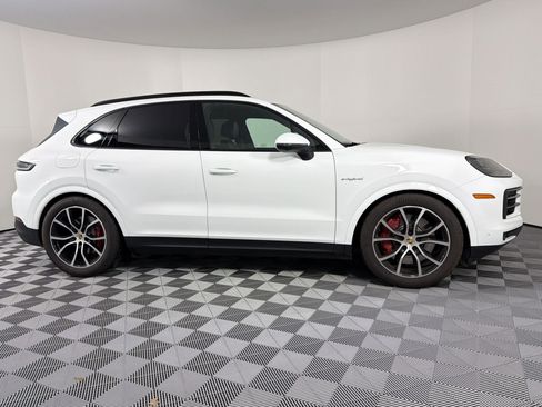 Certified 2024 Porsche Cayenne S AWD/4WD image 11