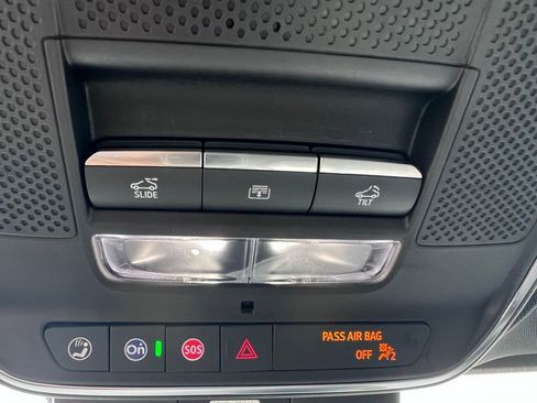 Used 2024 Chevrolet Traverse RS FWD image 20