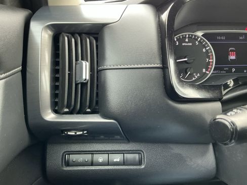 Used 2023 Nissan Pathfinder SL image 18