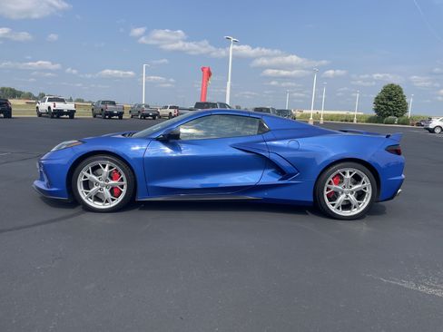 Used 2022 Chevrolet Corvette Stingray Premium Conv w/ Z51 Performance Package RWD image 2