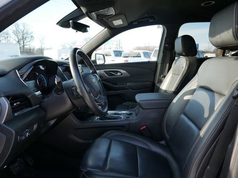 Used 2023 Chevrolet Traverse LT w/ Rear Camera Mirror Package image 8
