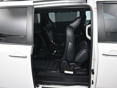 Used 2016 Toyota Sienna SE Premium w/ Protection Package FWD image 52