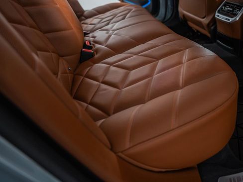 Used 2025 BMW 750e xDrive image 34