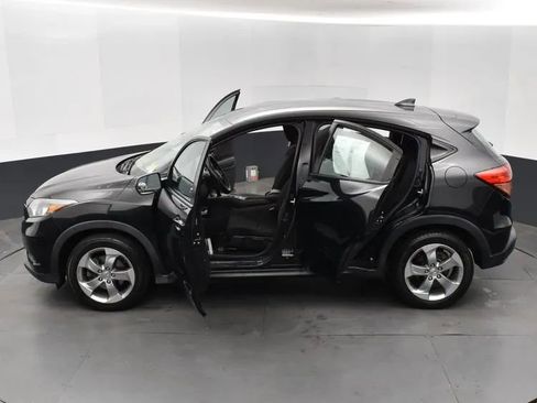 Used 2017 Honda HR-V LX image 7