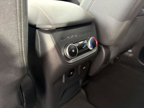 Used 2025 Ford Explorer Active AWD/4WD image 18