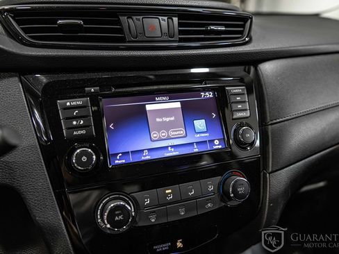 Used 2018 Nissan Rogue S image 27