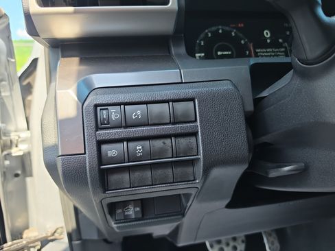 Used 2025 Toyota Tacoma TRD Sport AWD/4WD image 17