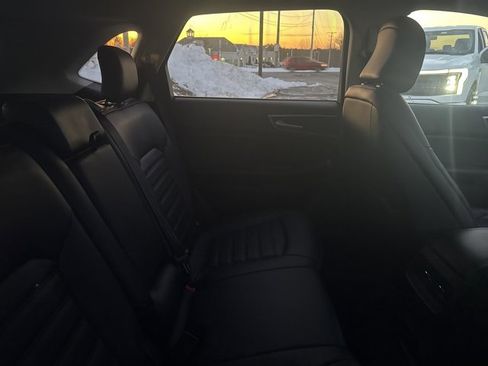 Used 2023 Ford Edge SEL w/ Convenience Package image 6