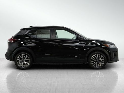 Used 2023 Nissan Kicks SV image 6