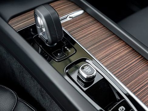 Used 2024 Volvo XC60 T8 Plus w/ Climate Package image 18