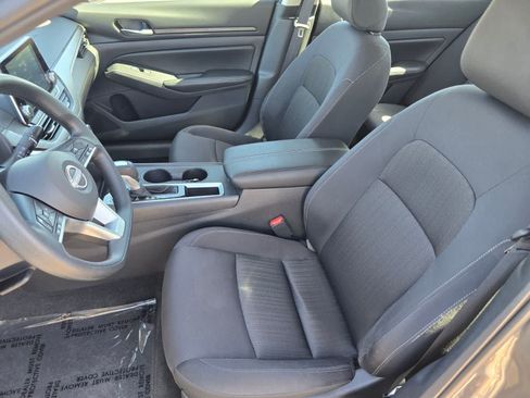 Used 2025 Nissan Altima 2.5 SV FWD image 19