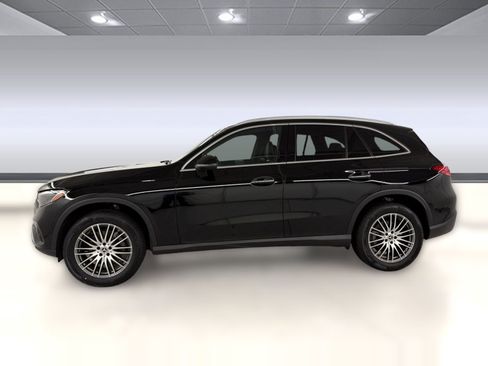 Certified 2026 Mercedes-Benz GLC 300 image 2