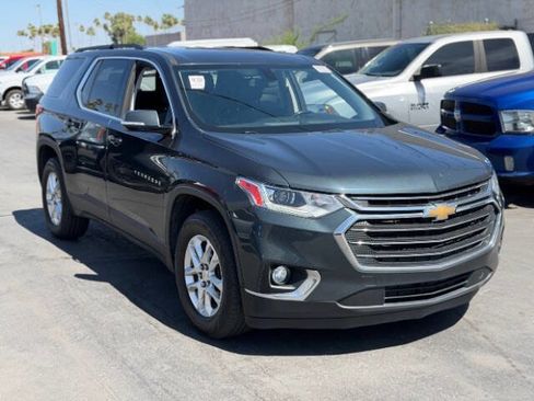 Used 2019 Chevrolet Traverse LT FWD image 1