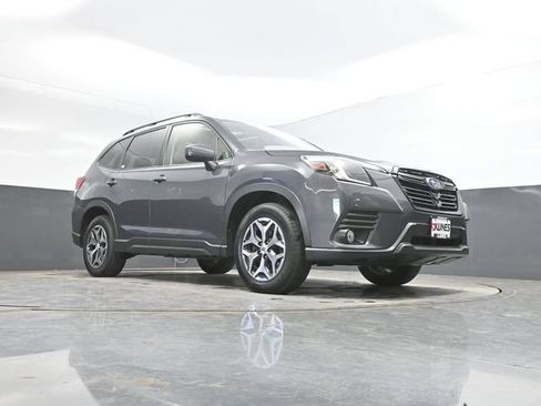 Used 2023 Subaru Forester Premium AWD/4WD image 48